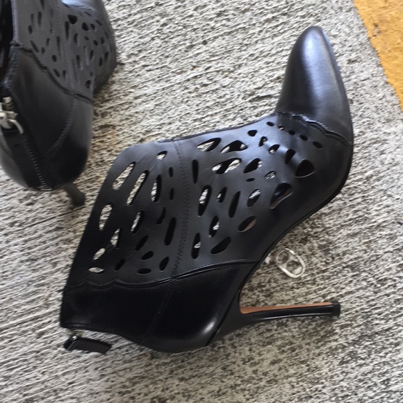 Shoes - Picture 3 of 4